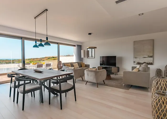 Panoramic Linked With Private Pool - 12a *