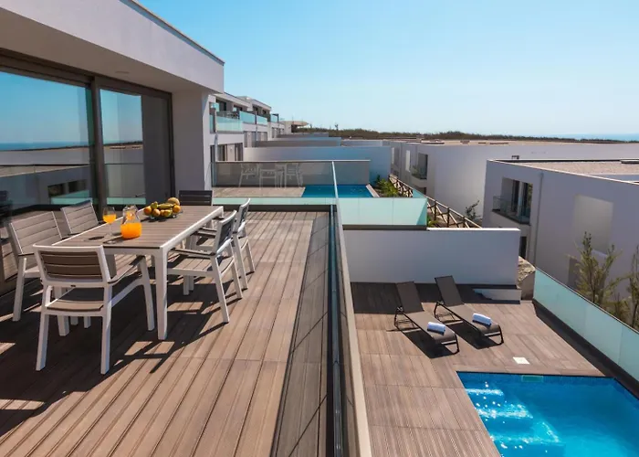 Panoramic Linked With Private Pool - 12a *